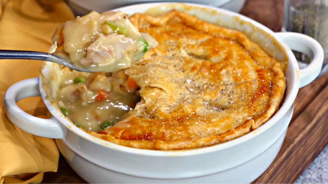 Super Easy Chicken Pot Pie Recipe | DIY Joy Projects and Crafts Ideas