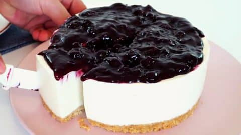 Super Easy No-Bake Blueberry Cheesecake Recipe | DIY Joy Projects and Crafts Ideas