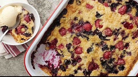 Classic Mixed Berry Dump Cake Recipe | DIY Joy Projects and Crafts Ideas