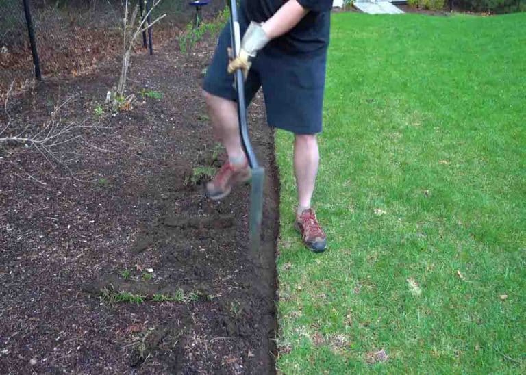 How To Edge Lawn & Garden Beds Using Only A Shovel