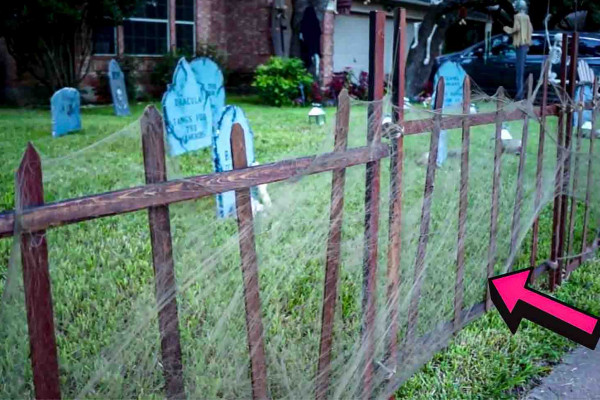 Super easy cemetery fence for Halloween
