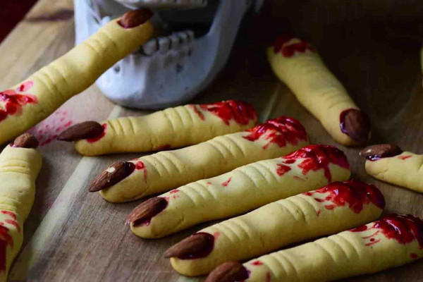 Witch finger-shaped cookies for Halloween recipe