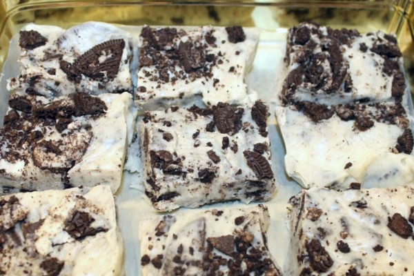 4-Ingredient Oreo Fudge Recipe