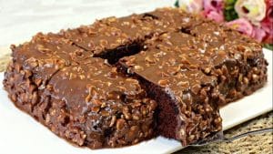 6-Minute Chocolate Snickers Cake Recipe
