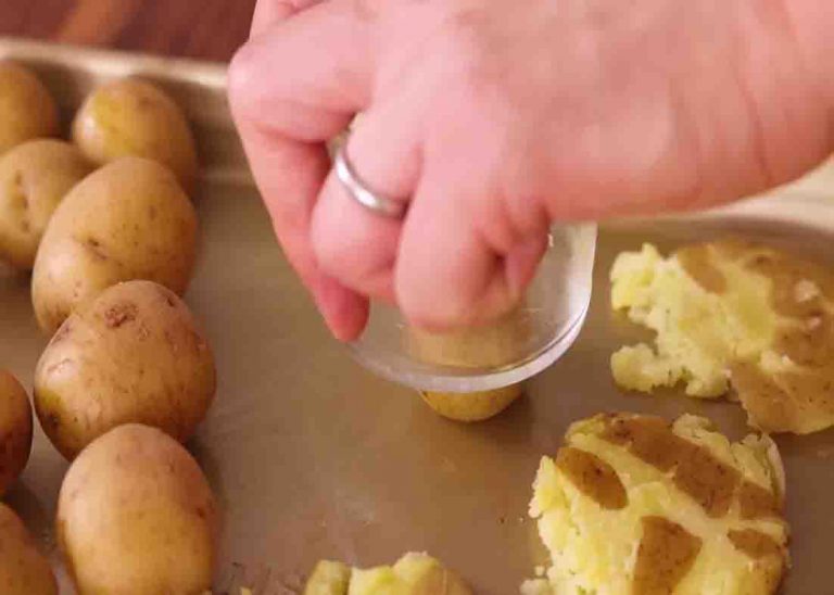 6-Ingredient Crispy Smashed Potatoes Recipe