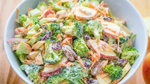Creamy Broccoli Salad With Apples and Pecans | DIY Joy Projects and Crafts Ideas