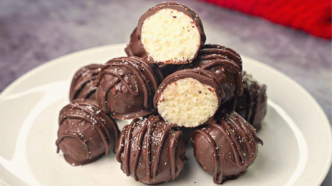 Zenuw Overeenstemming congestie Easy 3-Ingredient Chocolate Coconut Balls Recipe
