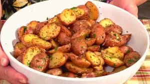 Easy 5-Star Garlic Roasted Potatoes Recipe