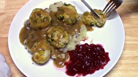 Easy And Inexpensive Turkey Stuffing Meatballs Recipe | DIY Joy Projects and Crafts Ideas