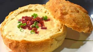 Easy-To-Make Clam Chowder In Bread Bowl