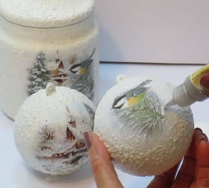 Easy To Make Recycled Glass Jar Christmas Décor