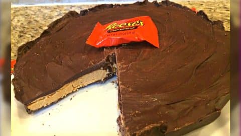 4-Ingredient Homemade Giant Reese’s Pie Recipe | DIY Joy Projects and Crafts Ideas