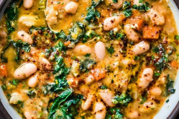 One-Pot Creamy White Bean and Kale Soup