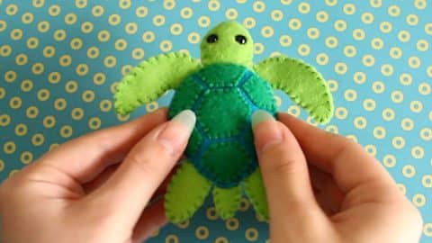 Sea Turtle Felt Plush DIY Tutorial | DIY Joy Projects and Crafts Ideas