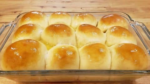 7-Ingredient Soft & Fluffy Dinner Rolls Recipe | DIY Joy Projects and Crafts Ideas