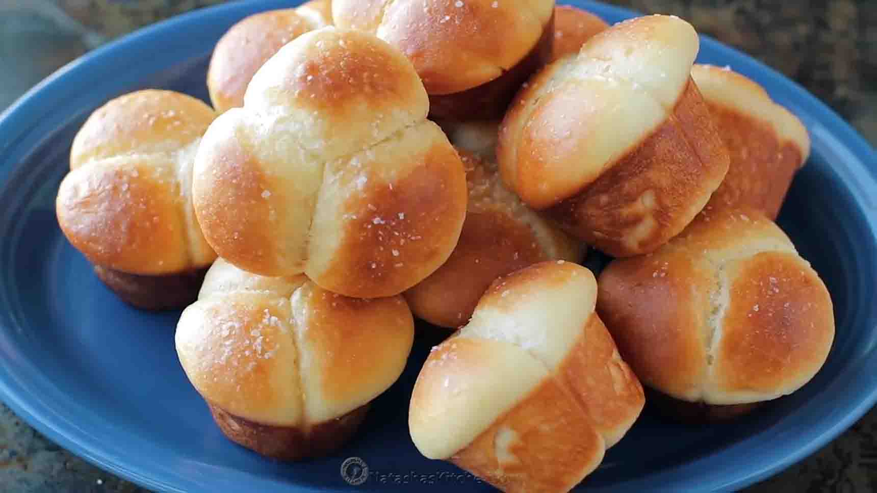 The Softest Cloverleaf Dinner Rolls (VIDEO) 