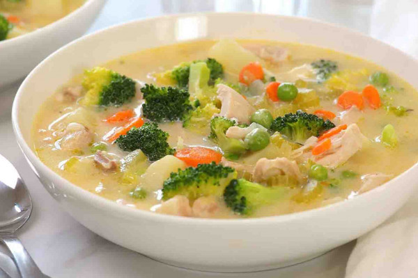 Creamy chicken soup with vegetables