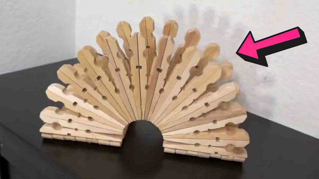 Dollar Store DIY napkin holder using clothespins