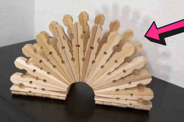 Dollar Store DIY napkin holder using clothespins