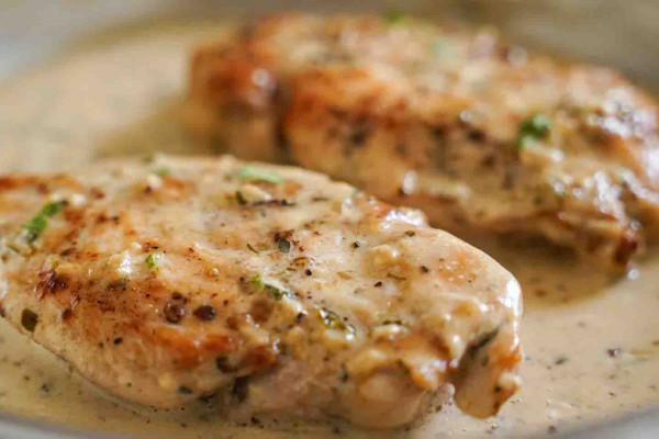Easy creamy garlic chicken breast recipe
