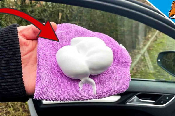 How to make car windows fog-free using shaving cream