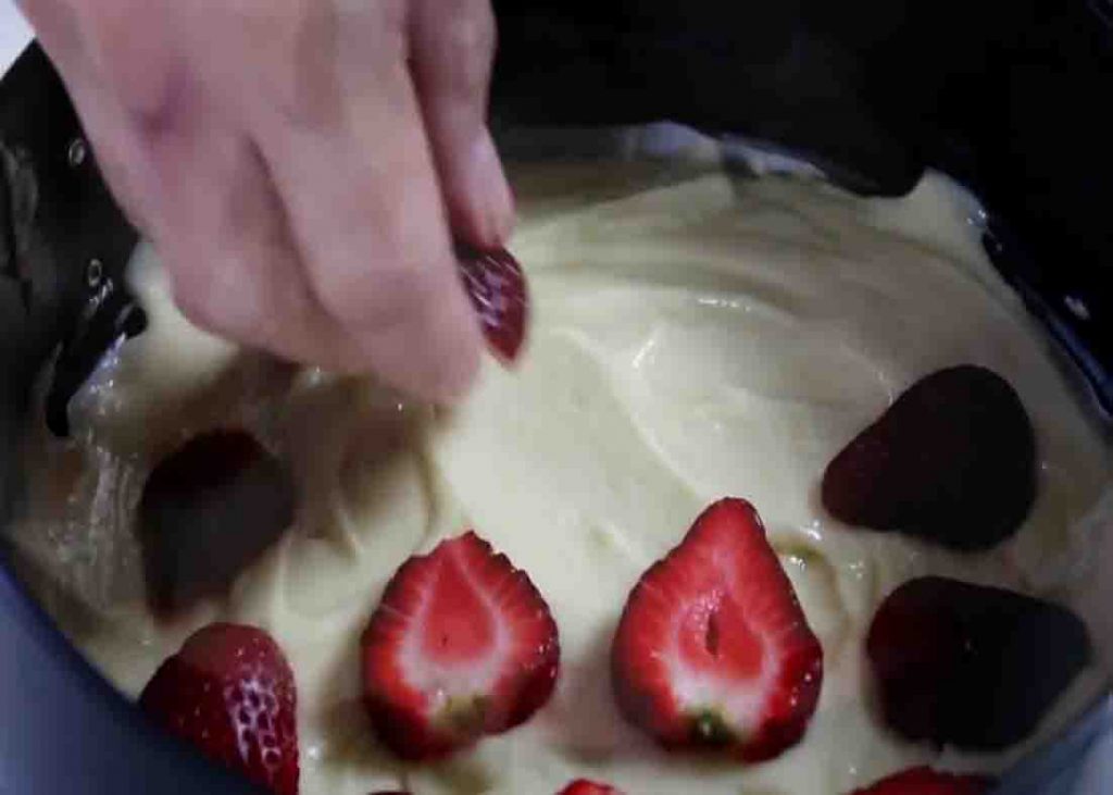 Laying the strawberries over the cake batter