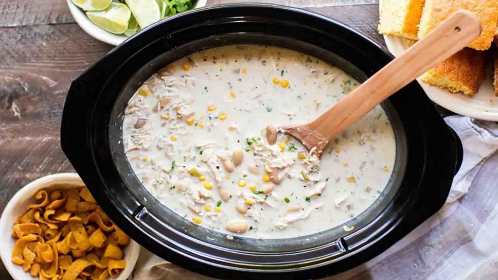 Slow cooker white chicken chili recipe