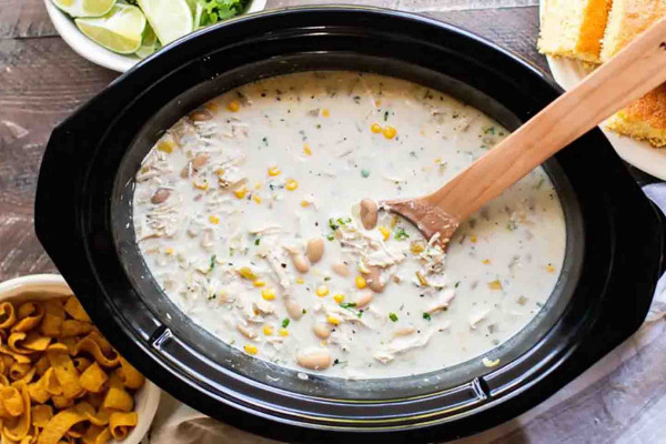 Slow cooker white chicken chili recipe