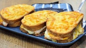 Cheesy and Buttery Breakfast Sandwich Recipe