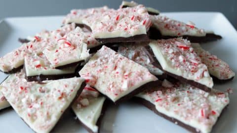 Easy 4-Ingredient Peppermint Bark Recipe | DIY Joy Projects and Crafts Ideas