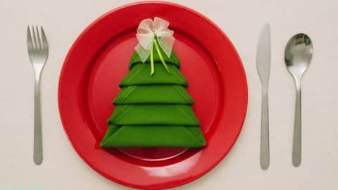 Easy Christmas Tree Napkin Folding Tutorial | DIY Joy Projects and Crafts Ideas