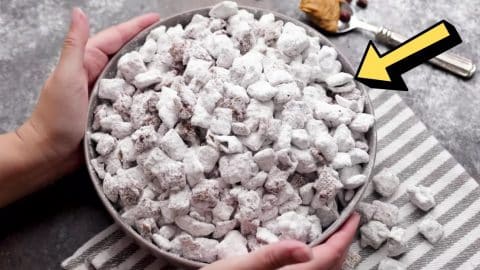 Easy 6-Ingredient Muddy Buddies Recipe | DIY Joy Projects and Crafts Ideas