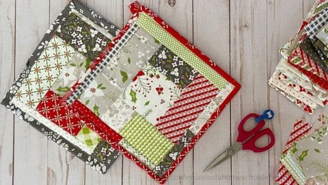 Easy Quilt As You Go Pot Holder | DIY Joy Projects and Crafts Ideas
