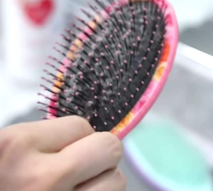 https://diyjoy.com/wp-content/uploads/2022/12/Easy-Way-To-Clean-A-Dirty-Hairbrush.jpg