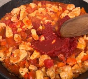 Easy and Delicious Chicken Tomato Pasta - DIY Joy