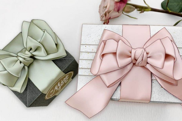 Gift Wrapping and Ribbon Bow Tutorial