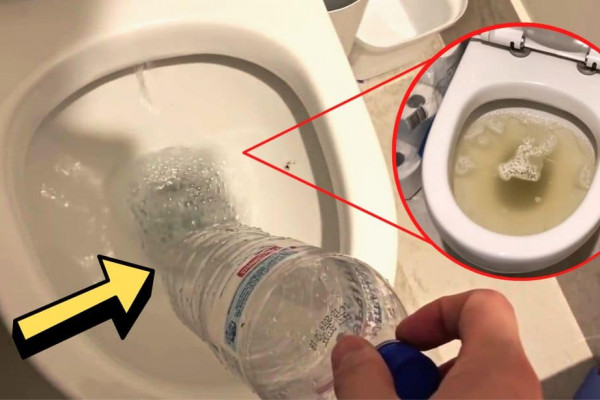 How To Unclog The Toilet With A Plastic Bottle