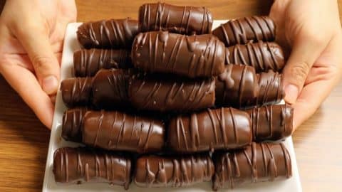 Super Easy 3-Ingredient Chocolate Bars Recipe | DIY Joy Projects and Crafts Ideas