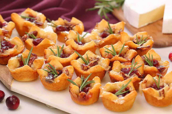 Baked Cranberry Brie Bites Recipe