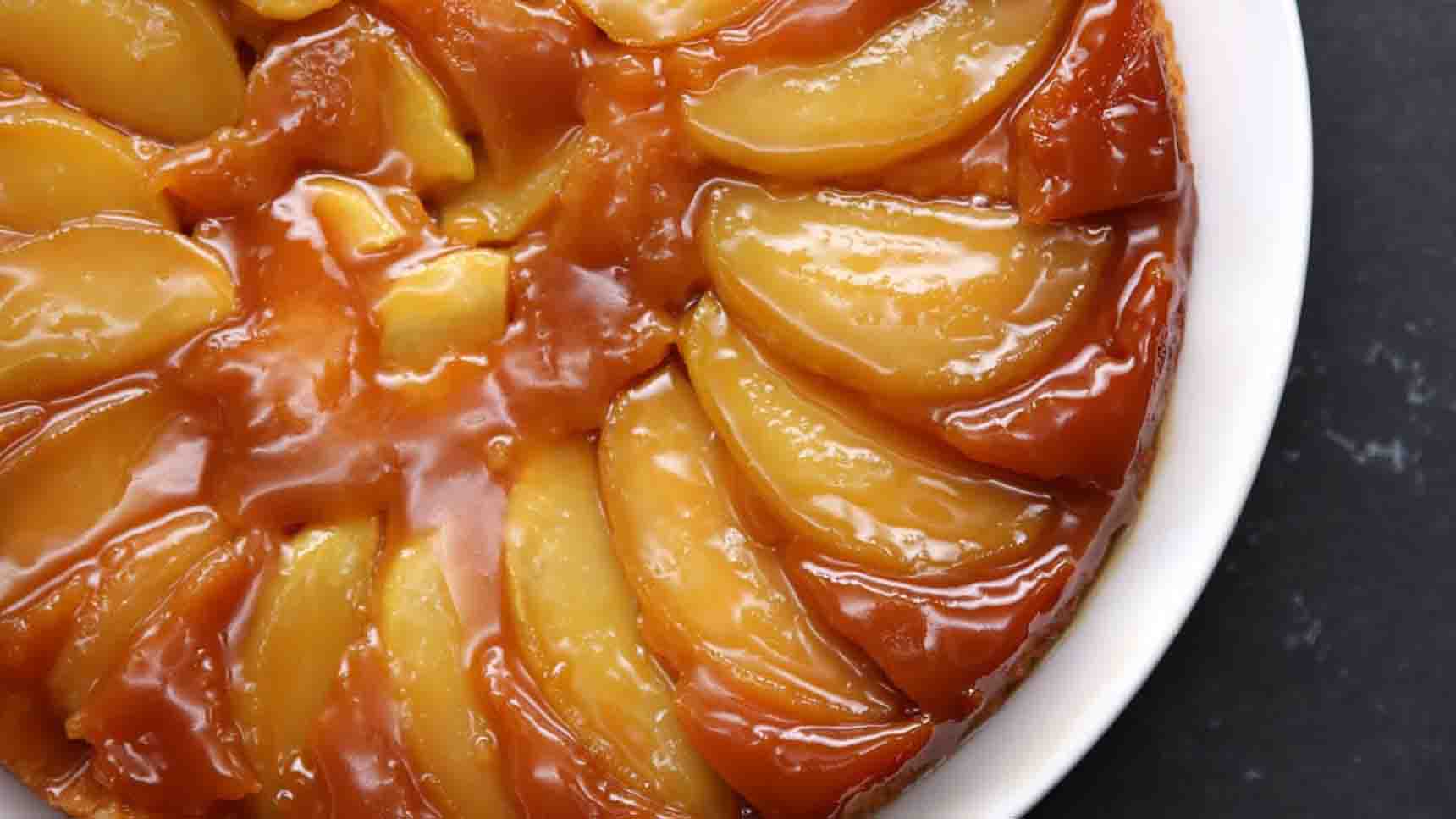 Caramel Apple Upside-Down Cake Recipe | DIY Joy Projects and Crafts Ideas