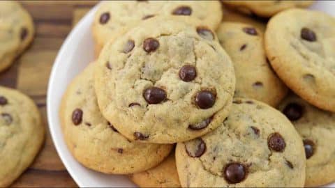 Chewy Chocolate Chip Cookies Recipe | DIY Joy Projects and Crafts Ideas