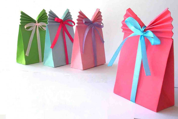 Easy DIY paper gift bag tutorial