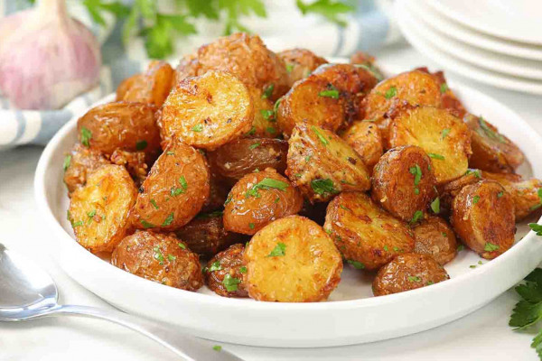 Easy garlic butter potatoes recipe