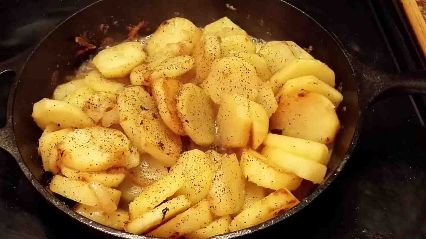 Easy Smothered Potatoes Recipe | DIY Joy Projects and Crafts Ideas