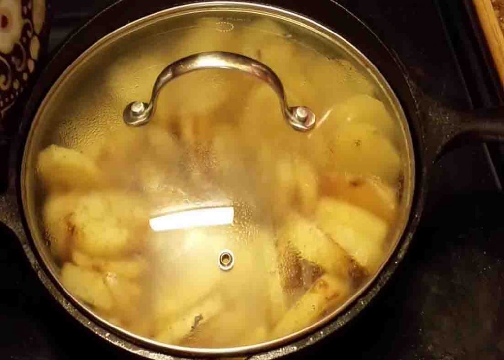 Steam cooking the potatoes