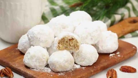 One-Bowl Holiday Snowball Cookies Recipe | DIY Joy Projects and Crafts Ideas