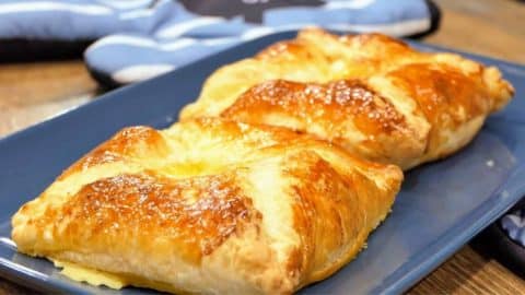 3-Ingredient Breakfast Pastry Recipe | DIY Joy Projects and Crafts Ideas