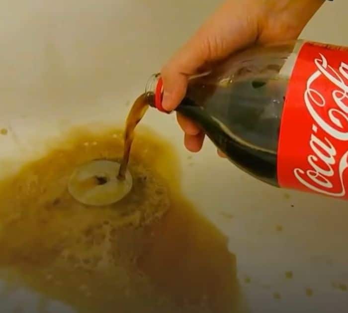 5 Easy Ways to Unclog Drains Coca cola