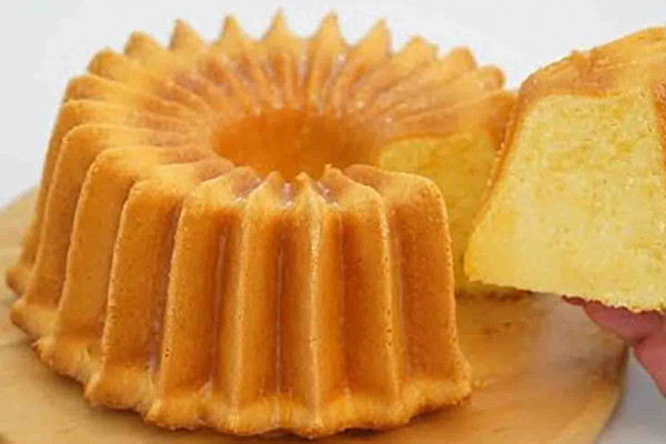 5-ingredient moist bundt cake recipe
