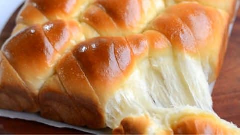 7-Ingredient Soft and Fluffy Milk Bread | DIY Joy Projects and Crafts Ideas